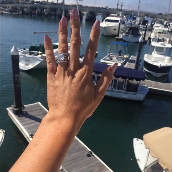 Size 5 Custom White Sapphire white gold and small diamond bands wedding ring - Picture 7 of 7